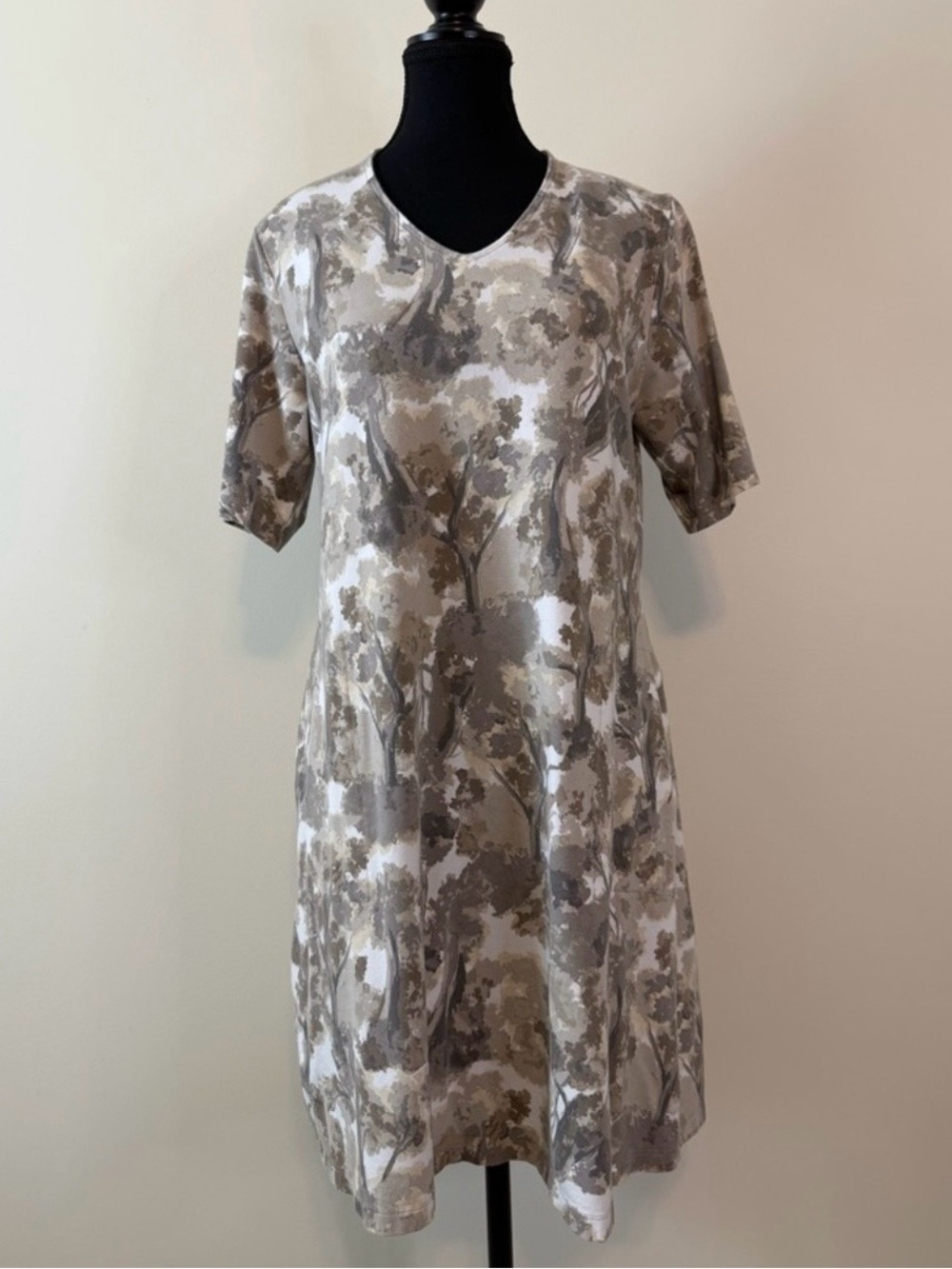 Isaac Mizrahi V-Neck Elbow Sleeve Abstract Floral Pattern Swing Dress